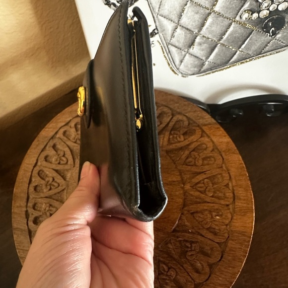 Gucci Horseshoe Black Leather Kiss Lock Wallet - Picture 10 of 12